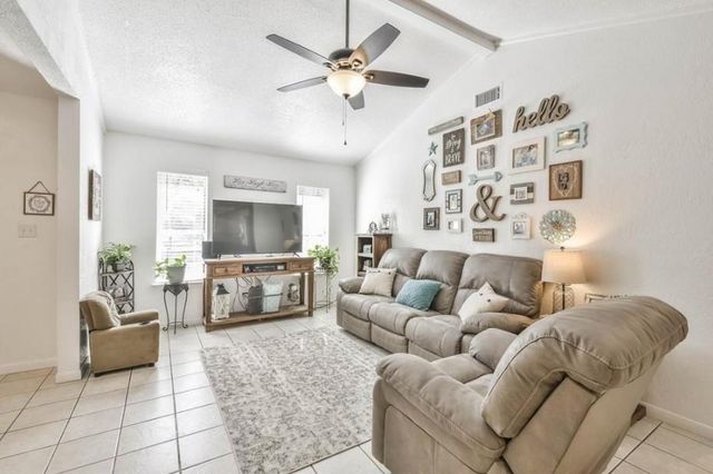 606 Pine Bough Ln, Montgomery, TX 77316