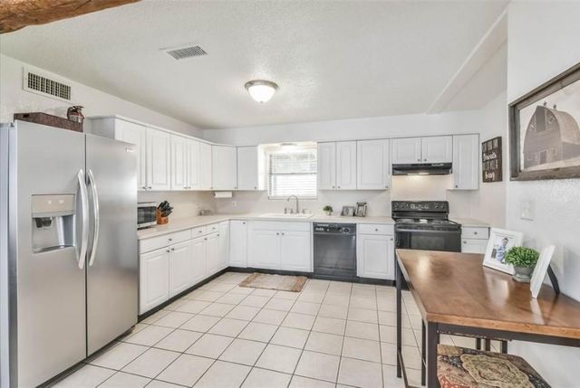 606 Pine Bough Ln, Montgomery, TX 77316