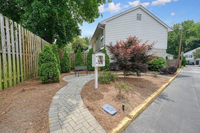 136 Peachtree Memorial Drive NW PA8, Atlanta, GA 30309