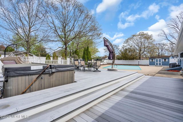 7 Glenwood Drive, Bayville, NJ 08721