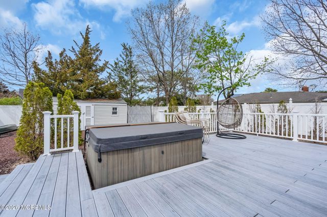 7 Glenwood Drive, Bayville, NJ 08721