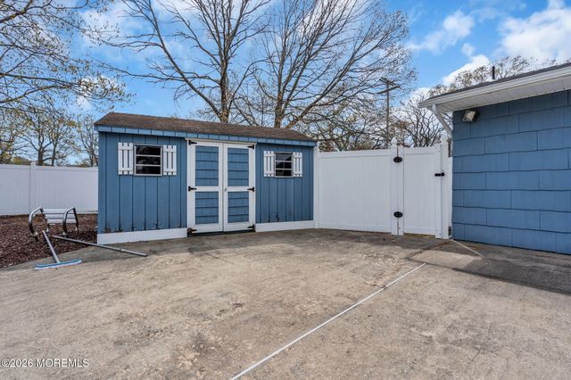 7 Glenwood Drive, Bayville, NJ 08721