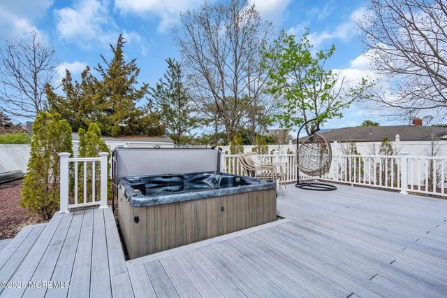 7 Glenwood Drive, Bayville, NJ 08721