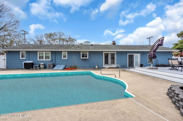7 Glenwood Drive, Bayville, NJ 08721