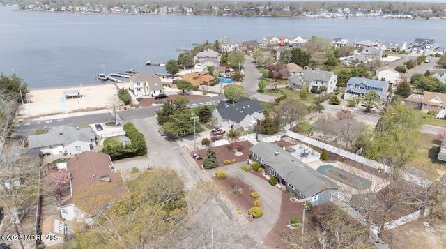 7 Glenwood Drive, Bayville, NJ 08721