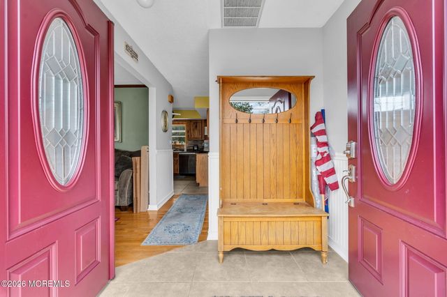 7 Glenwood Drive, Bayville, NJ 08721