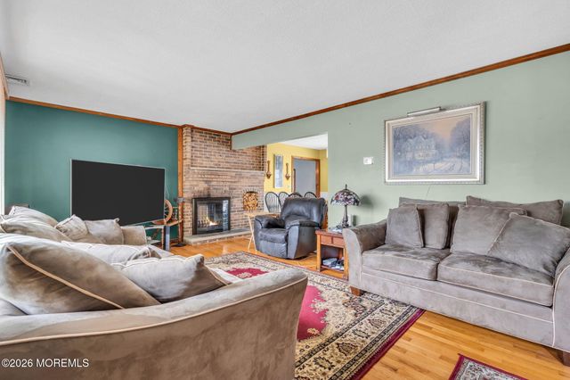 7 Glenwood Drive, Bayville, NJ 08721