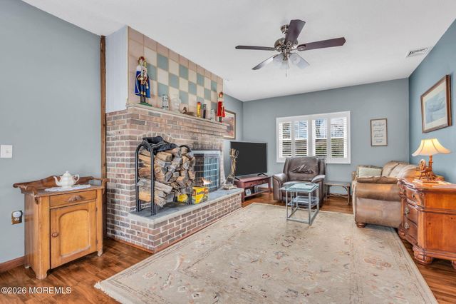 7 Glenwood Drive, Bayville, NJ 08721