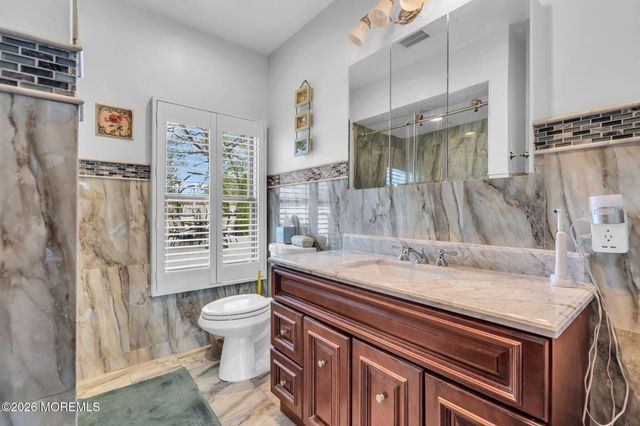 7 Glenwood Drive, Bayville, NJ 08721