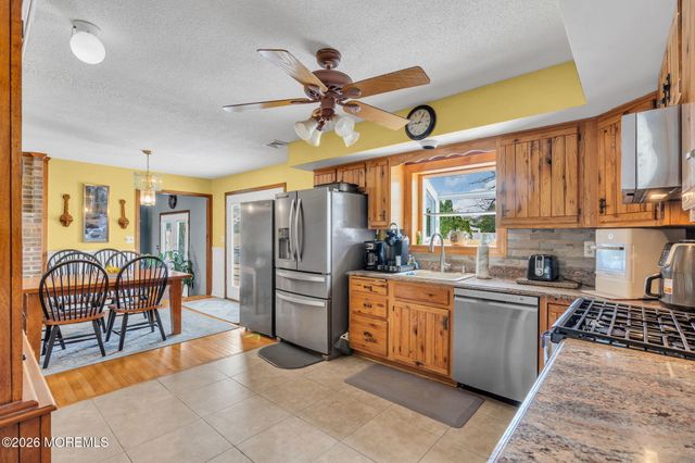 7 Glenwood Drive, Bayville, NJ 08721