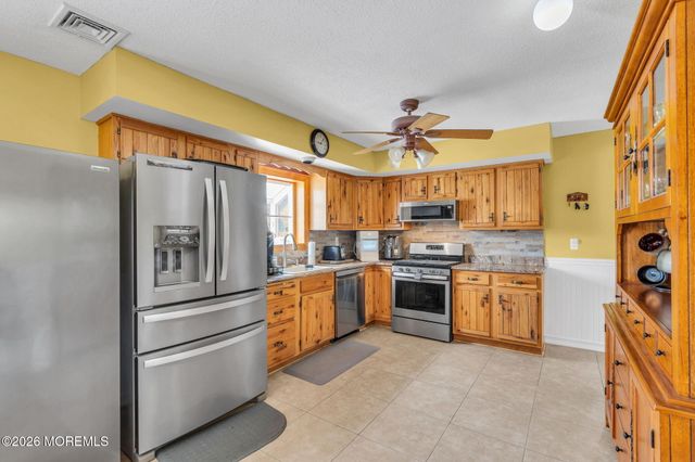7 Glenwood Drive, Bayville, NJ 08721