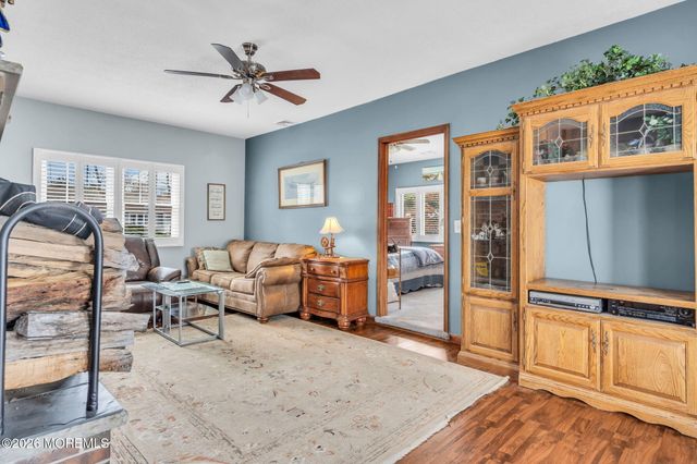 7 Glenwood Drive, Bayville, NJ 08721