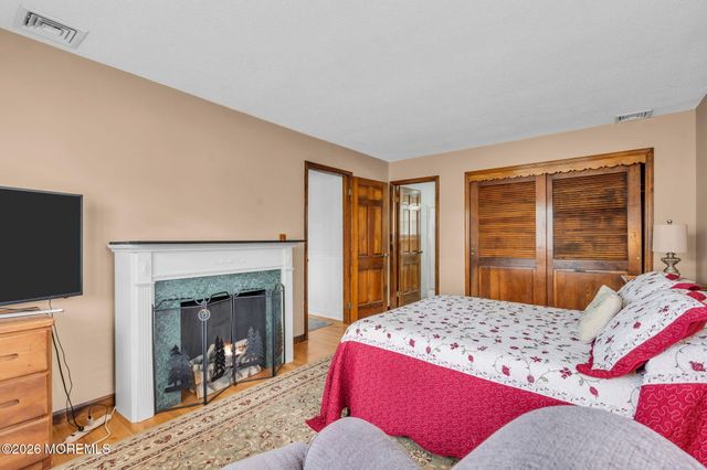 7 Glenwood Drive, Bayville, NJ 08721