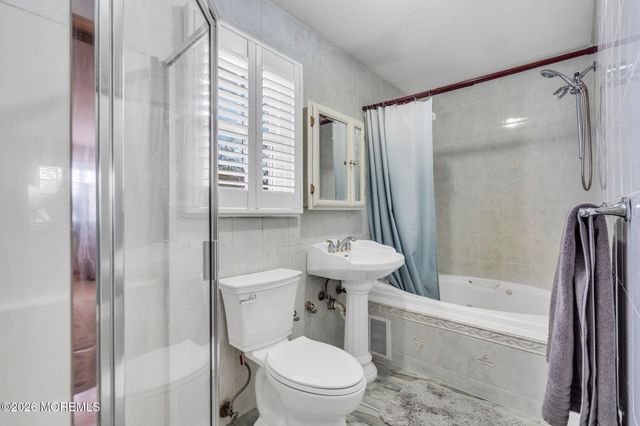 7 Glenwood Drive, Bayville, NJ 08721