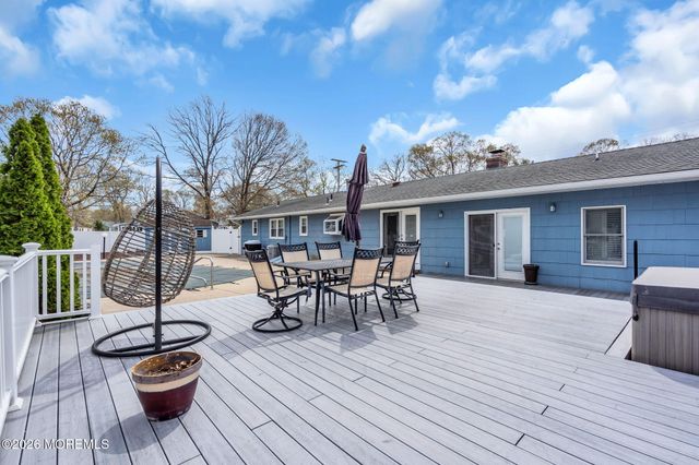 7 Glenwood Drive, Bayville, NJ 08721