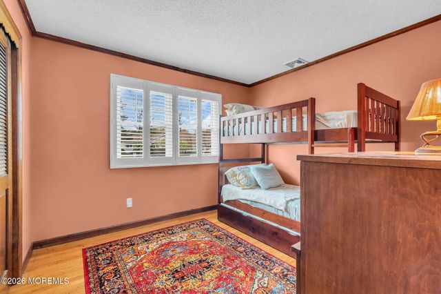 7 Glenwood Drive, Bayville, NJ 08721