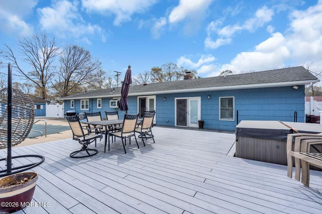 7 Glenwood Drive, Bayville, NJ 08721