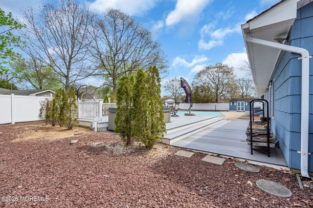 7 Glenwood Drive, Bayville, NJ 08721