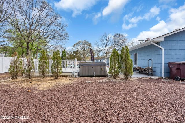 7 Glenwood Drive, Bayville, NJ 08721