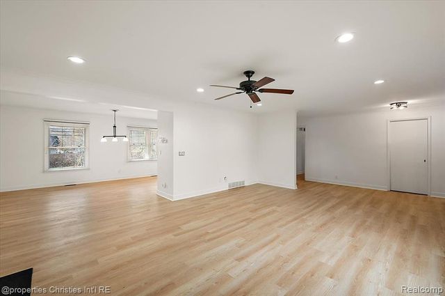 6386 Thorncrest Drive, Bloomfield Village, MI 48301