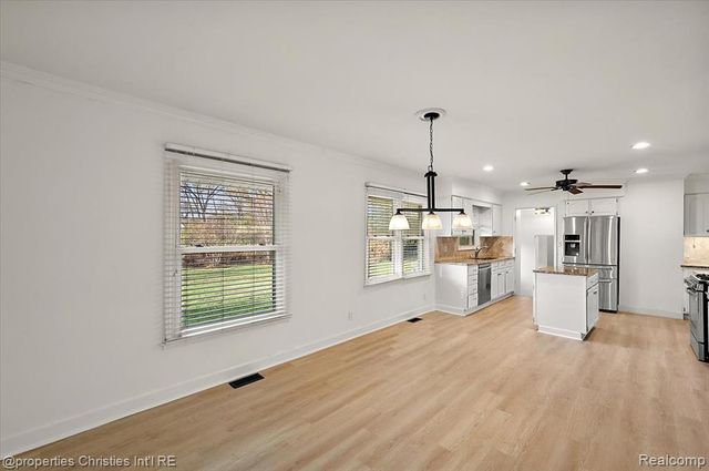 6386 Thorncrest Drive, Bloomfield Village, MI 48301