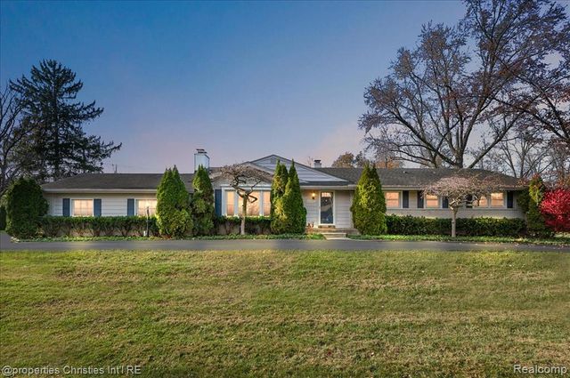 6386 Thorncrest Drive, Bloomfield Village, MI 48301