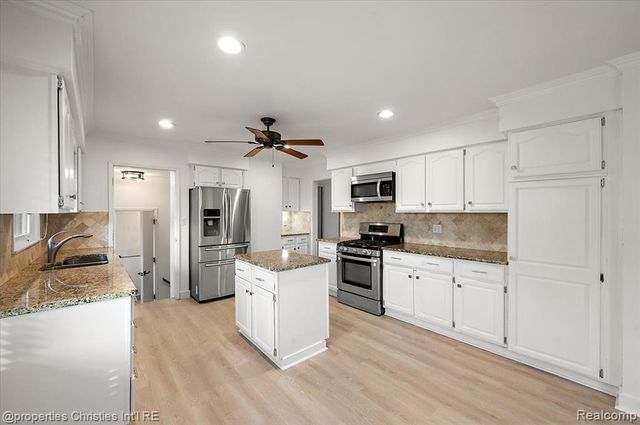 6386 Thorncrest Drive, Bloomfield Village, MI 48301