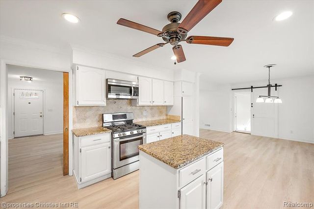 6386 Thorncrest Drive, Bloomfield Village, MI 48301