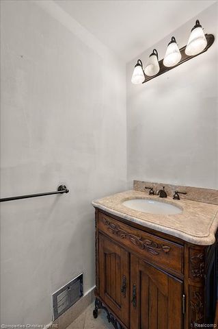 6386 Thorncrest Drive, Bloomfield Village, MI 48301