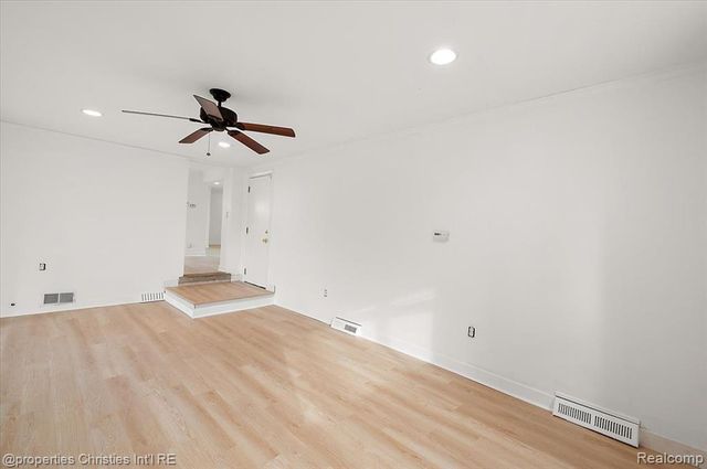 6386 Thorncrest Drive, Bloomfield Village, MI 48301