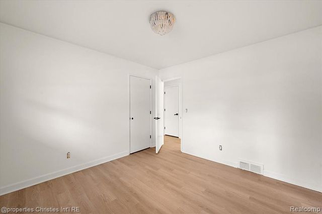 6386 Thorncrest Drive, Bloomfield Village, MI 48301