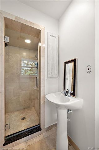 6386 Thorncrest Drive, Bloomfield Village, MI 48301