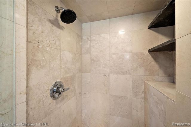 6386 Thorncrest Drive, Bloomfield Village, MI 48301