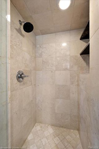 6386 Thorncrest Drive, Bloomfield Village, MI 48301