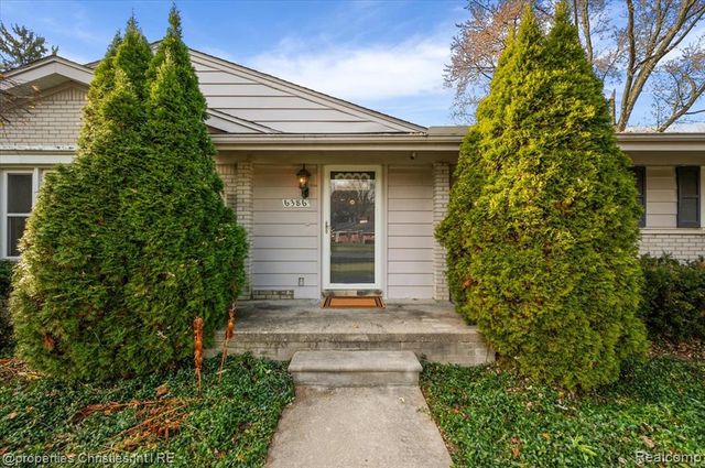 6386 Thorncrest Drive, Bloomfield Village, MI 48301