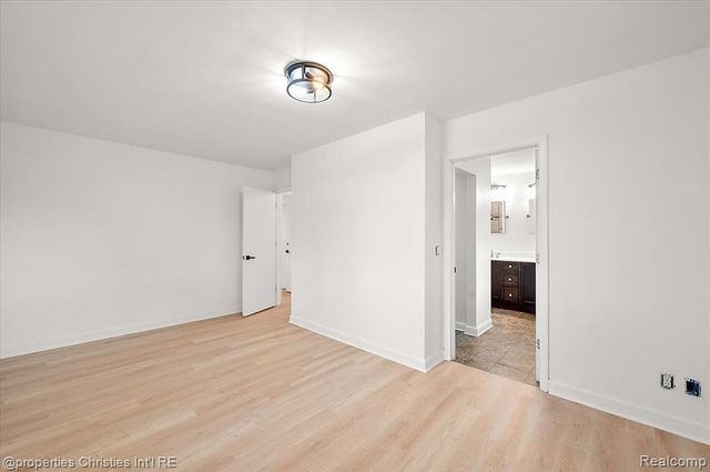 6386 Thorncrest Drive, Bloomfield Village, MI 48301