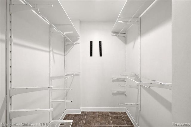 6386 Thorncrest Drive, Bloomfield Village, MI 48301