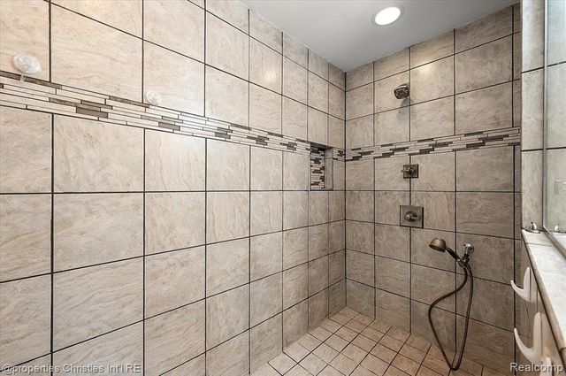 6386 Thorncrest Drive, Bloomfield Village, MI 48301