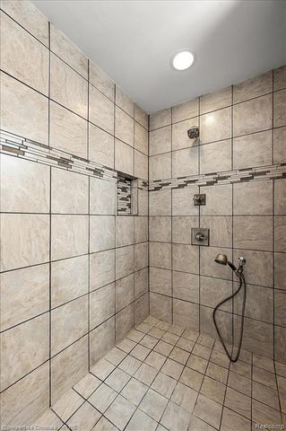 6386 Thorncrest Drive, Bloomfield Village, MI 48301