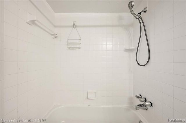 6386 Thorncrest Drive, Bloomfield Village, MI 48301