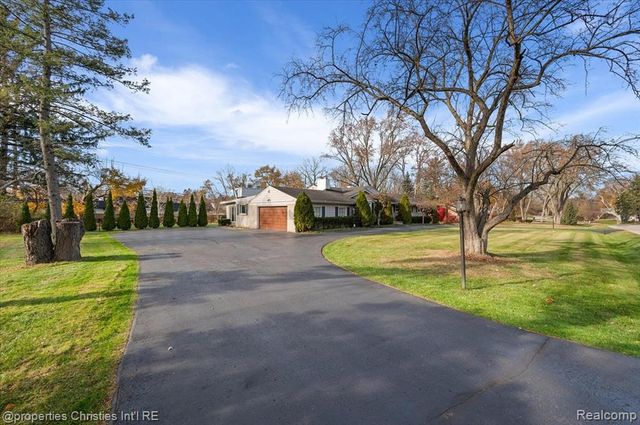 6386 Thorncrest Drive, Bloomfield Village, MI 48301