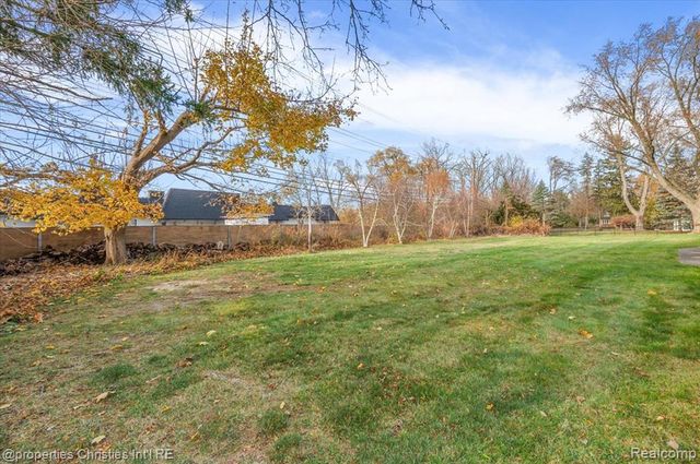 6386 Thorncrest Drive, Bloomfield Village, MI 48301