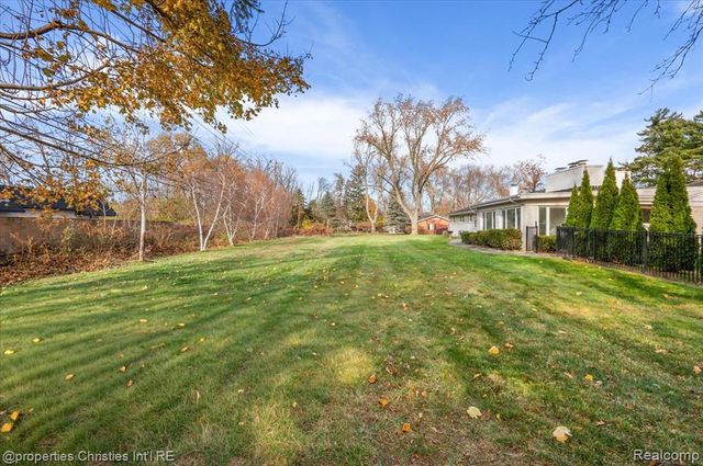 6386 Thorncrest Drive, Bloomfield Village, MI 48301