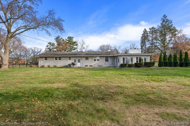 6386 Thorncrest Drive, Bloomfield Village, MI 48301