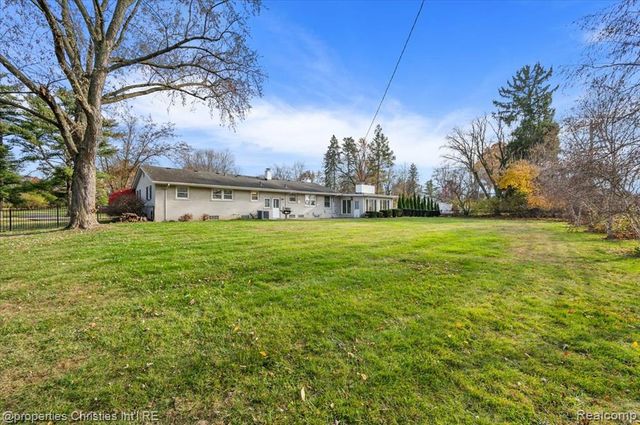 6386 Thorncrest Drive, Bloomfield Village, MI 48301