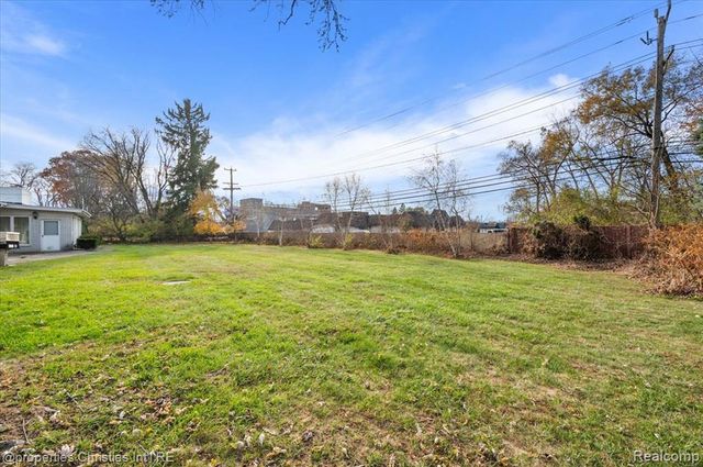 6386 Thorncrest Drive, Bloomfield Village, MI 48301