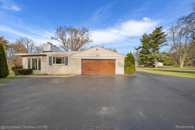 6386 Thorncrest Drive, Bloomfield Village, MI 48301