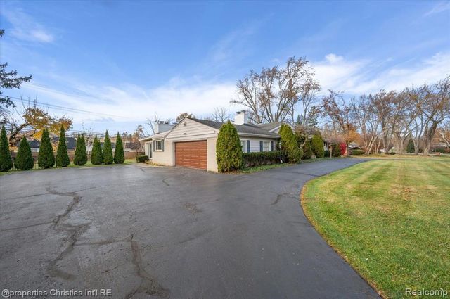 6386 Thorncrest Drive, Bloomfield Village, MI 48301