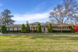 6386 Thorncrest Drive, Bloomfield Village, MI 48301