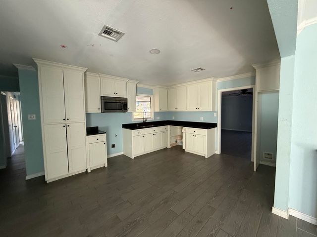 11 Cherrywood Circle, Marshall, TX 75672